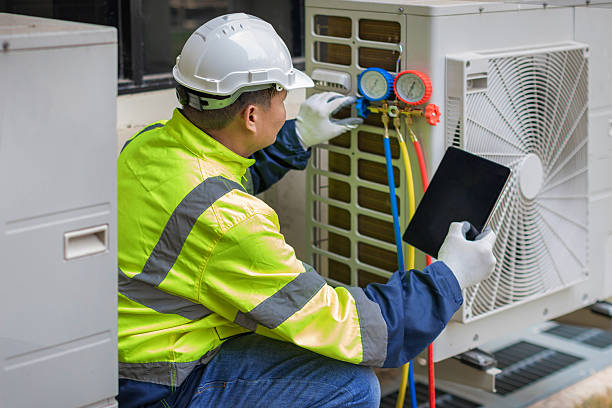 Professional Hvac technician working in Freeland, WA